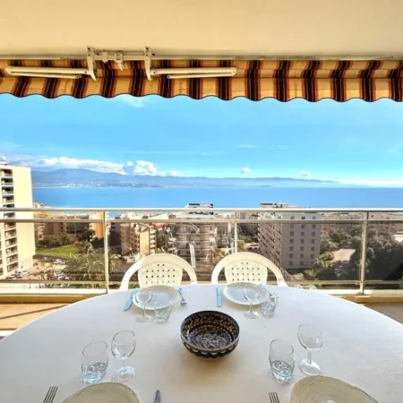 Residence L&rsquo;Aiglon : Vacances en Bord de mer 4 personnes avec terrasse, parking et vue sur mer a Ajaccio, Corse-du-Sud