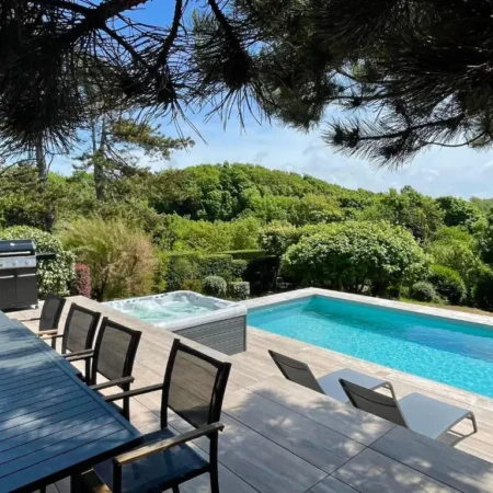 Superbe maison avec piscine et jacuzzi