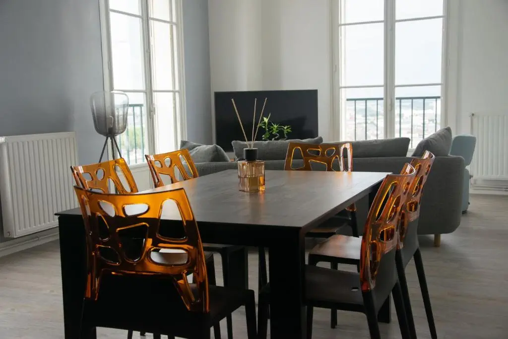 Tour Perret – Appartement 15eme Droite ****