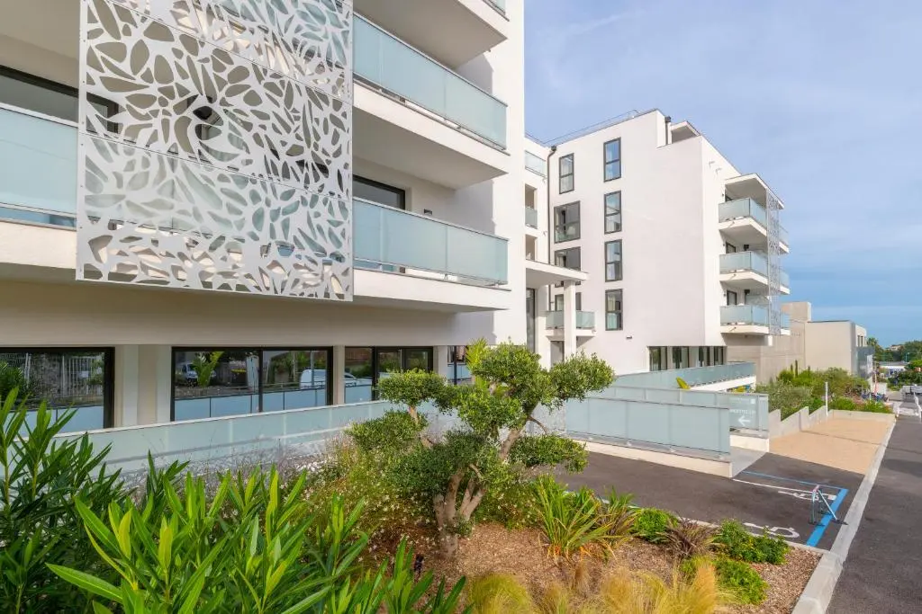 Lagrange apart’HOTEL – Les Jardins de l’Olympie