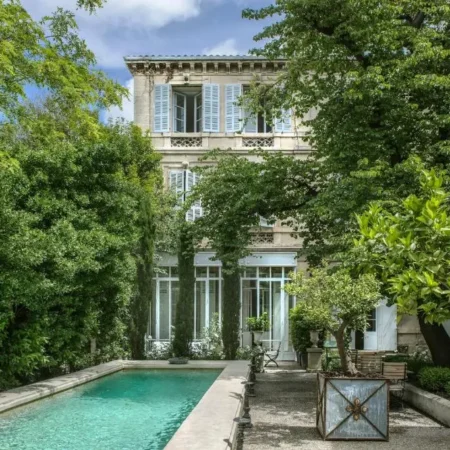 L&rsquo;Hotel Particulier Arles: 5-star Hotel & Restaurant