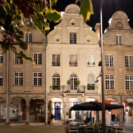 Grand Place Hotel