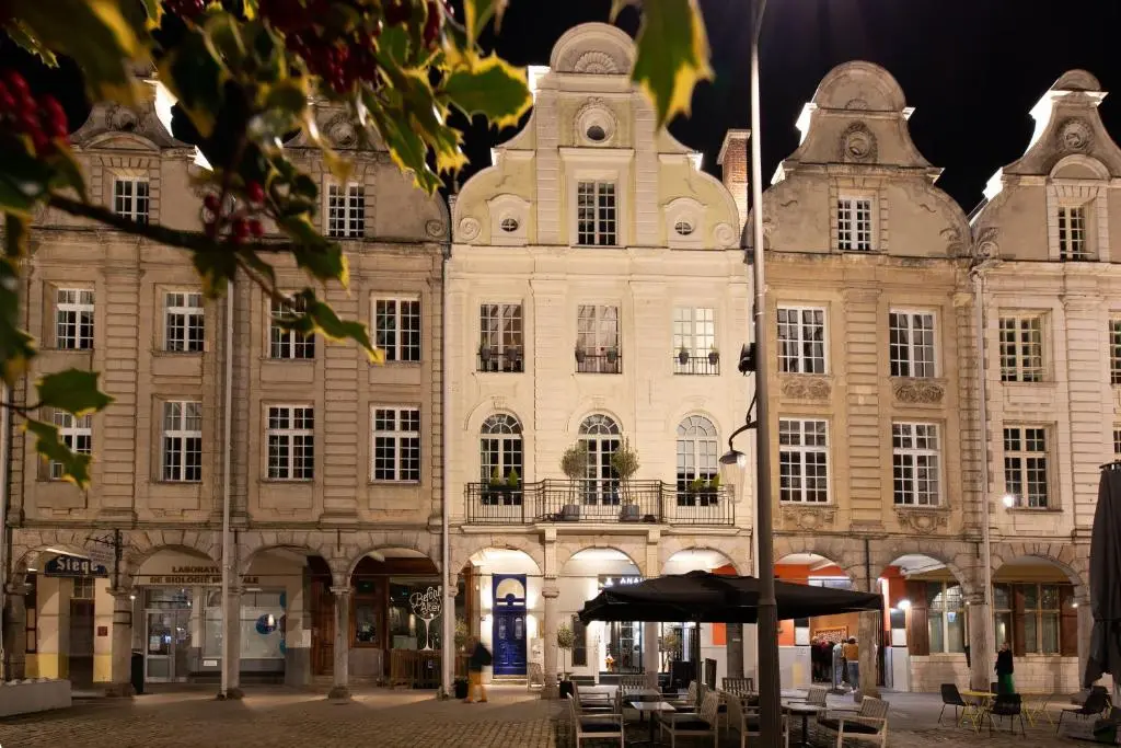 Grand Place Hotel