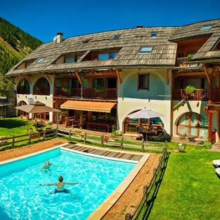 Logis Hotel la Ferme de l&rsquo;Izoard & Spa