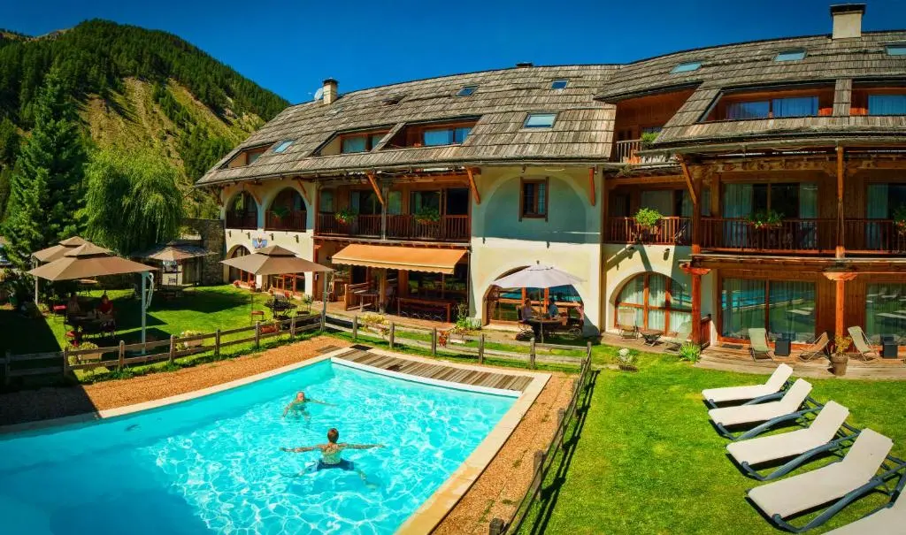Logis Hotel la Ferme de l’Izoard & Spa