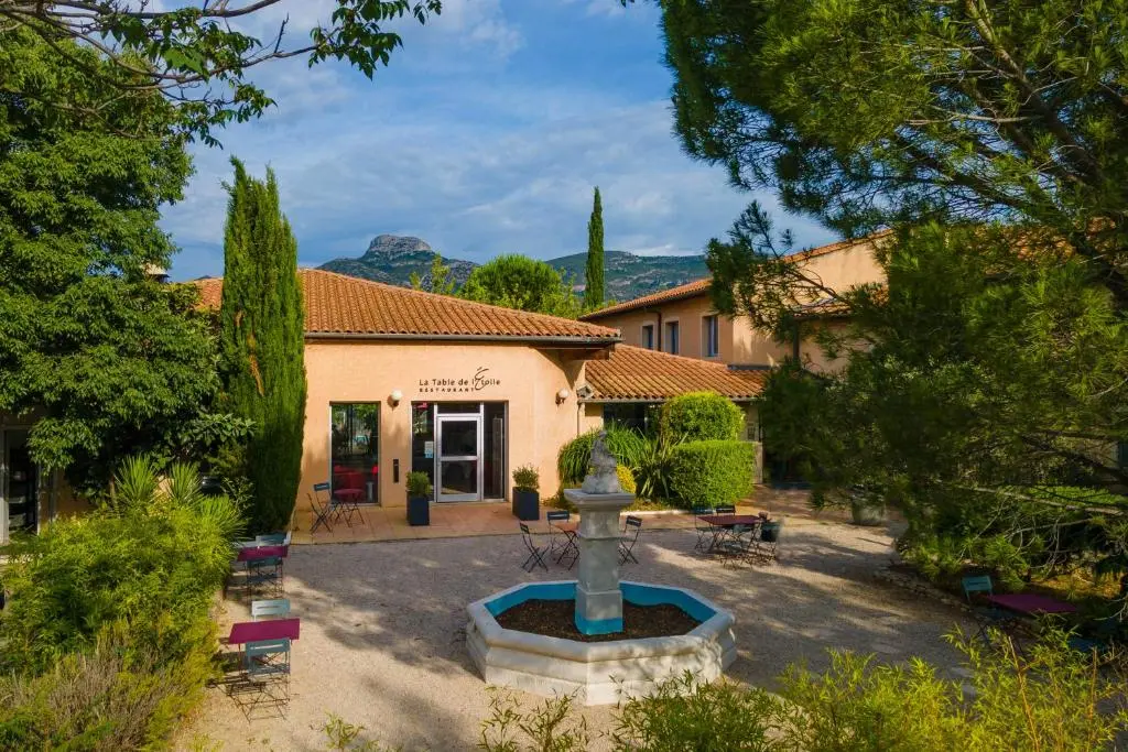 Logis Hotel Noemys Pont de l’Etoile