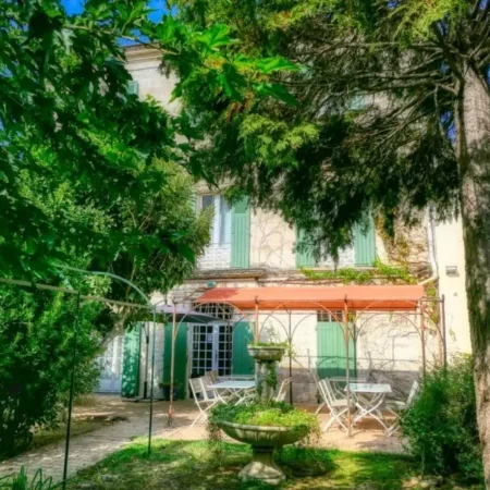 AU SAINT ROCH Hotel et Jardin