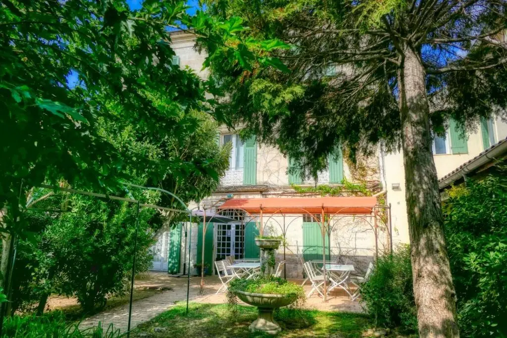 AU SAINT ROCH Hotel et Jardin