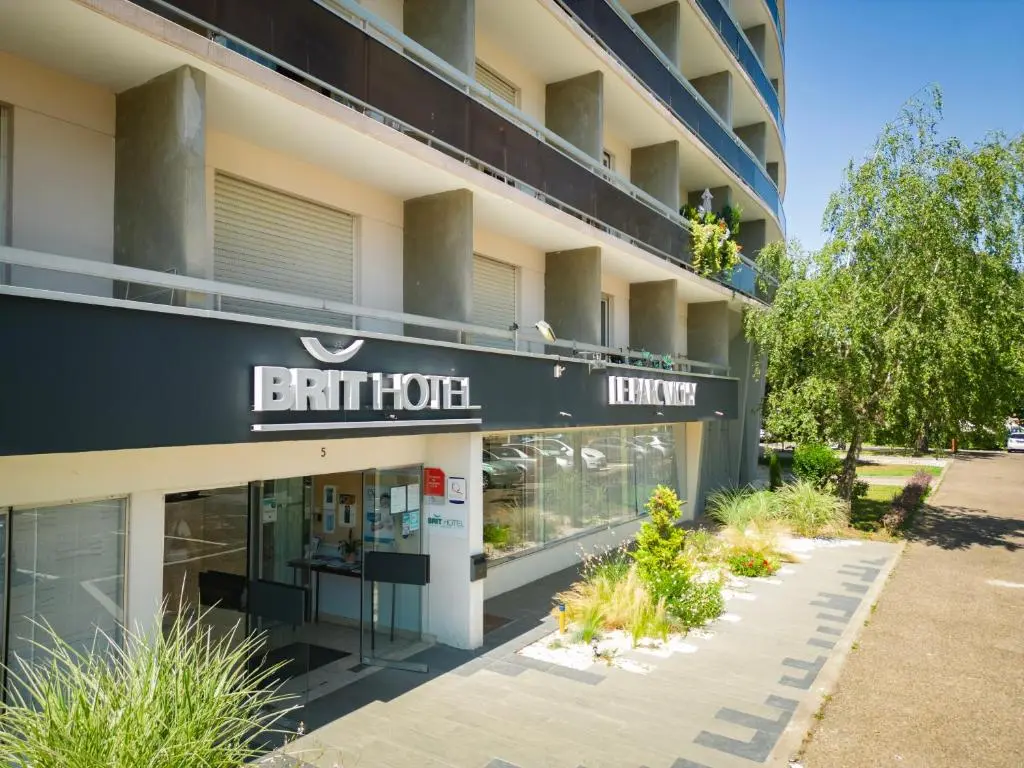 HOTEL & APPART’HOTEL – Brit Hotel Le Parc Vichy