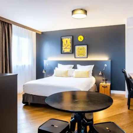 Best Western Plus Suitcase Paris La Defense.