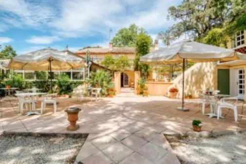 Logis Hotel le Chene Vert