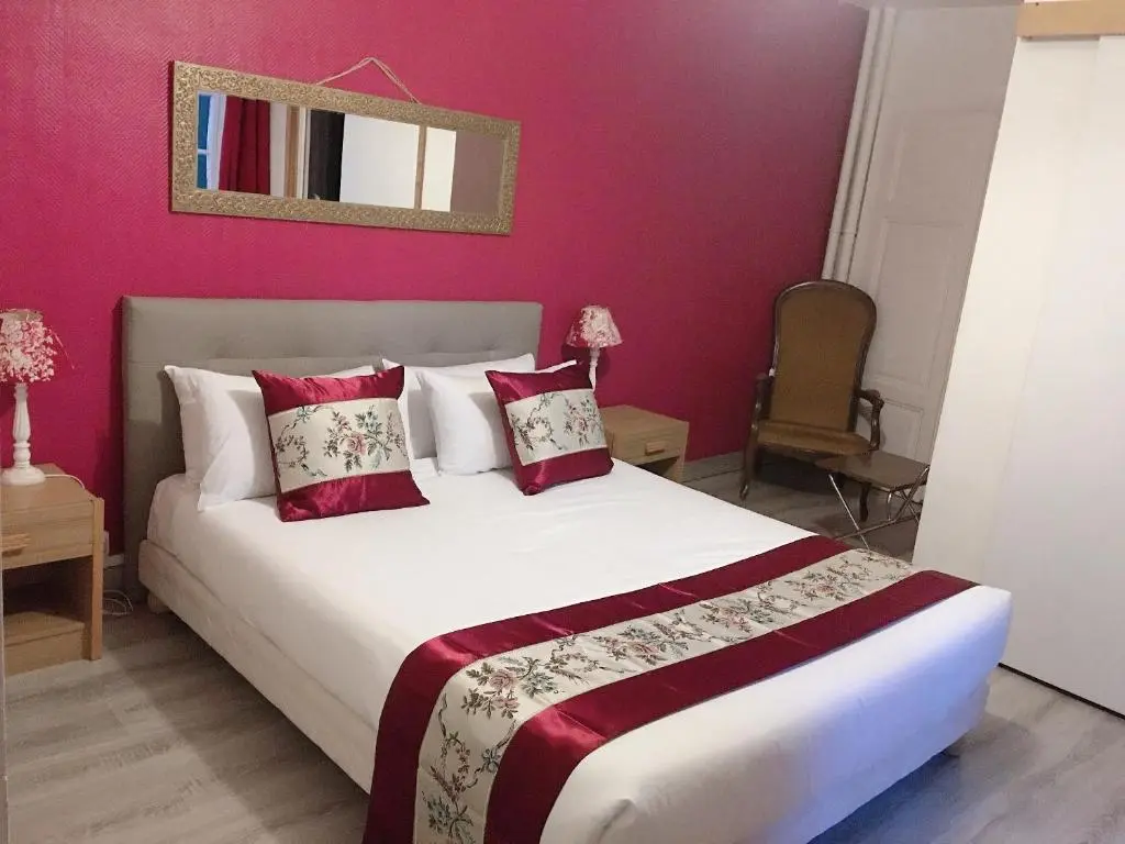 Hostellerie Des Voyageurs & RESTAURANT LA BELLE SAVEUR