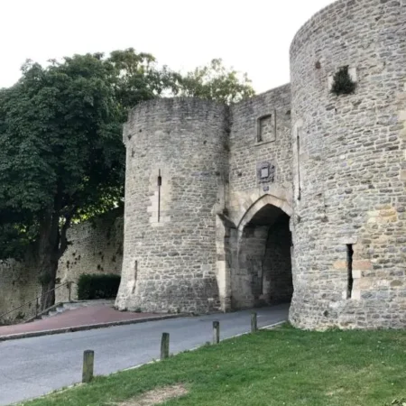 Face aux Remparts