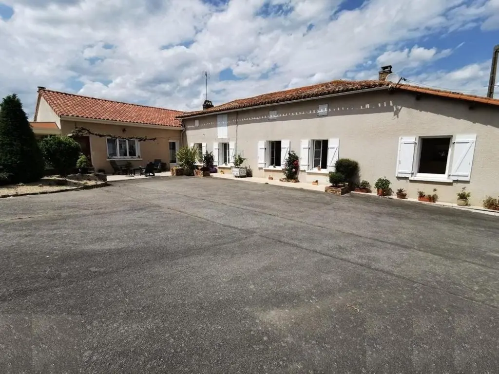 Gite 5/10 pers Natura Bella, avec piscine