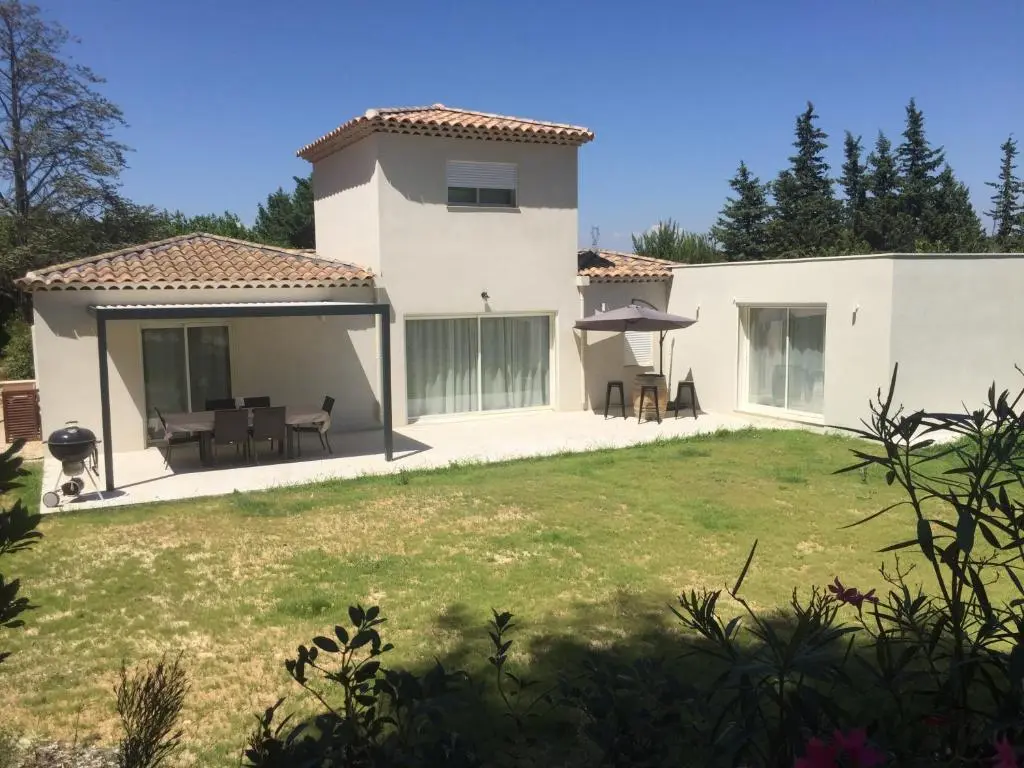 Chambre d’hotes Cabries-Calas 5 min gare Aix-en-Provence TGV et Pole d’activites la Duranne