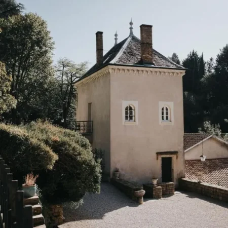 Lyon Country House