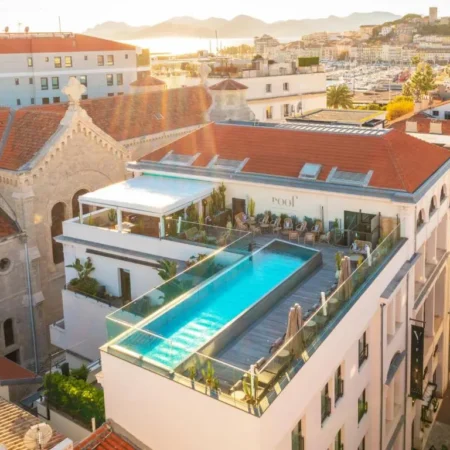 Le Roof at Five Seas Hotel