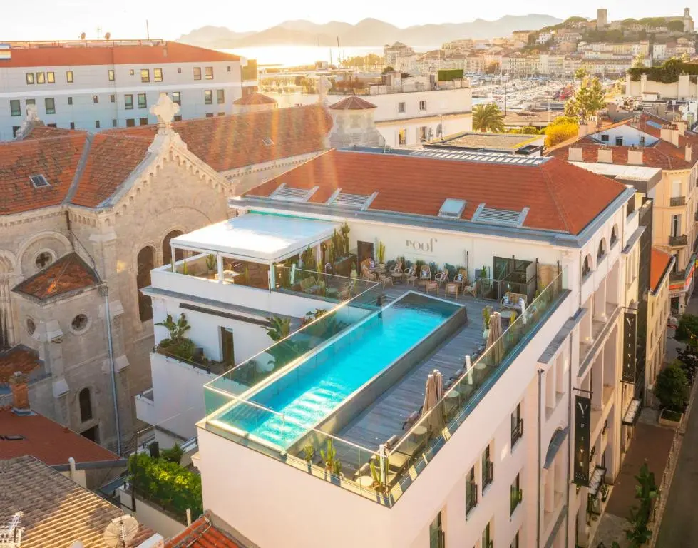Le Roof at Five Seas Hotel