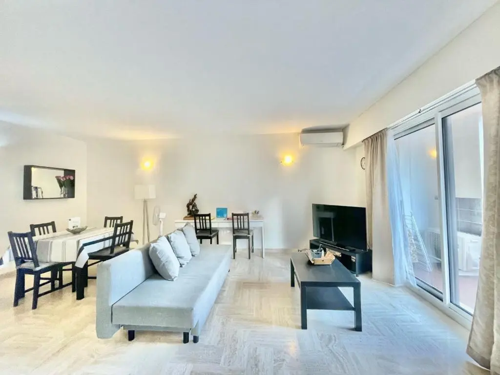 Les Arenes – Cannes
