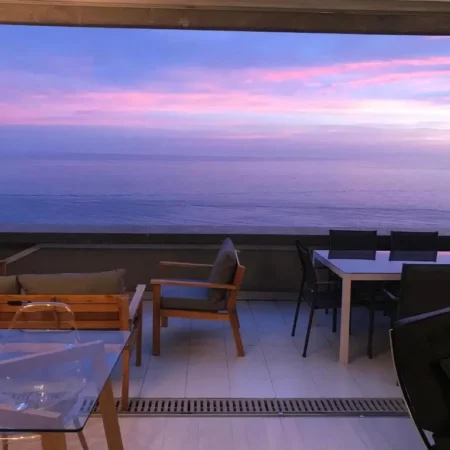 Costa Plana Collection : Appartement de vacances avec piscine et parking, proche Monaco et plage en Cote d’Azur, PACA