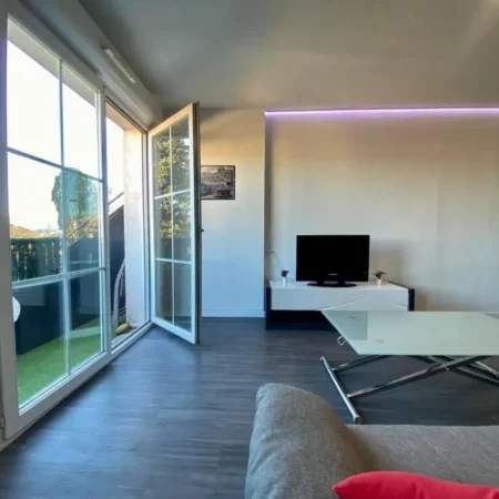 Locations d&rsquo;appartements a la nuit Stationnement gratuit, 3 lits doubles,WIFI