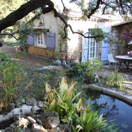 LA MAISON BLEUE