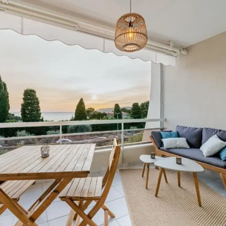 Le Revestel **** – Location Cassis T2 Vue mer