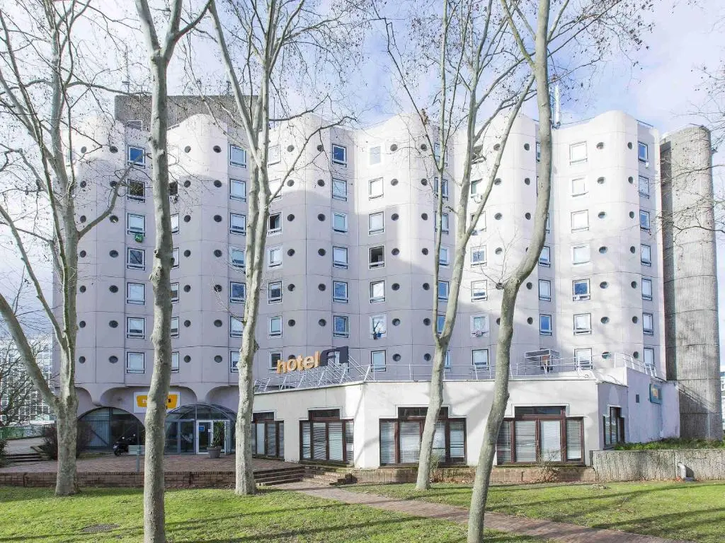 hotelF1 Cergy