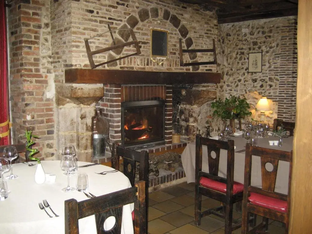 HOTEL RESTAURANT CHEVAL BLANC