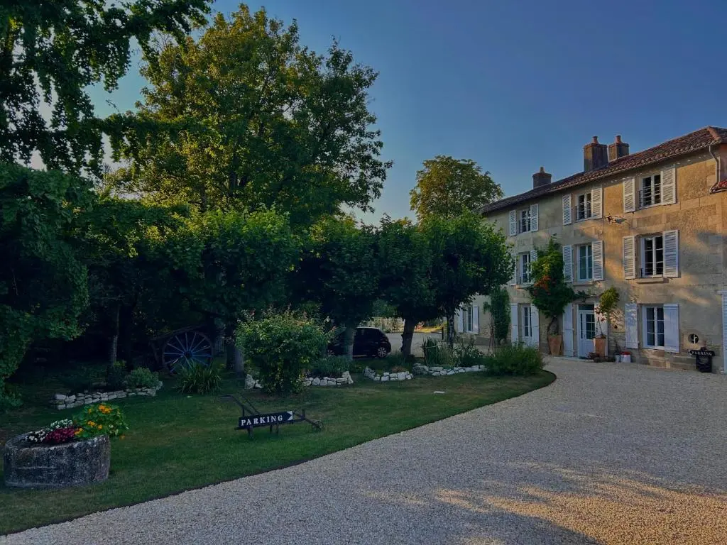 GITE LE REPAIRE DU CLAIN – 4 ETOILES