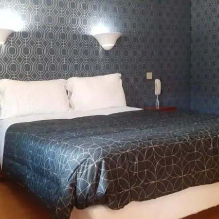 HOTEL DES COURONNES CHATEAUDUN