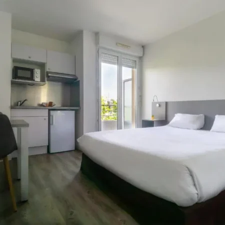 CITY HOTEL