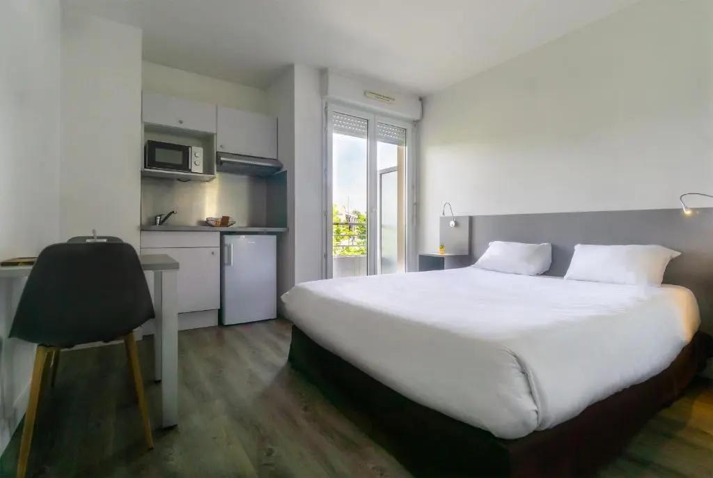 CITY HOTEL