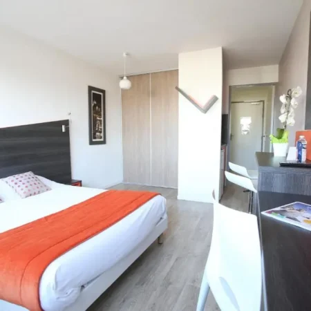 Adonis Paris Sud Apparthotel