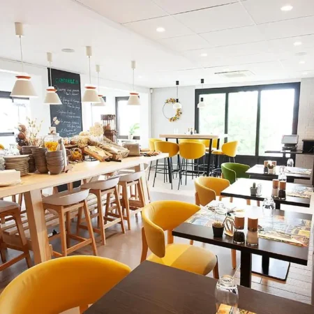 Hotel Restaurant Campanile Clermont-Ferrand – Le Brezet