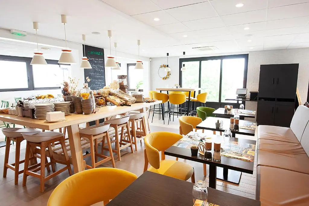 Hotel Restaurant Campanile Clermont-Ferrand – Le Brezet