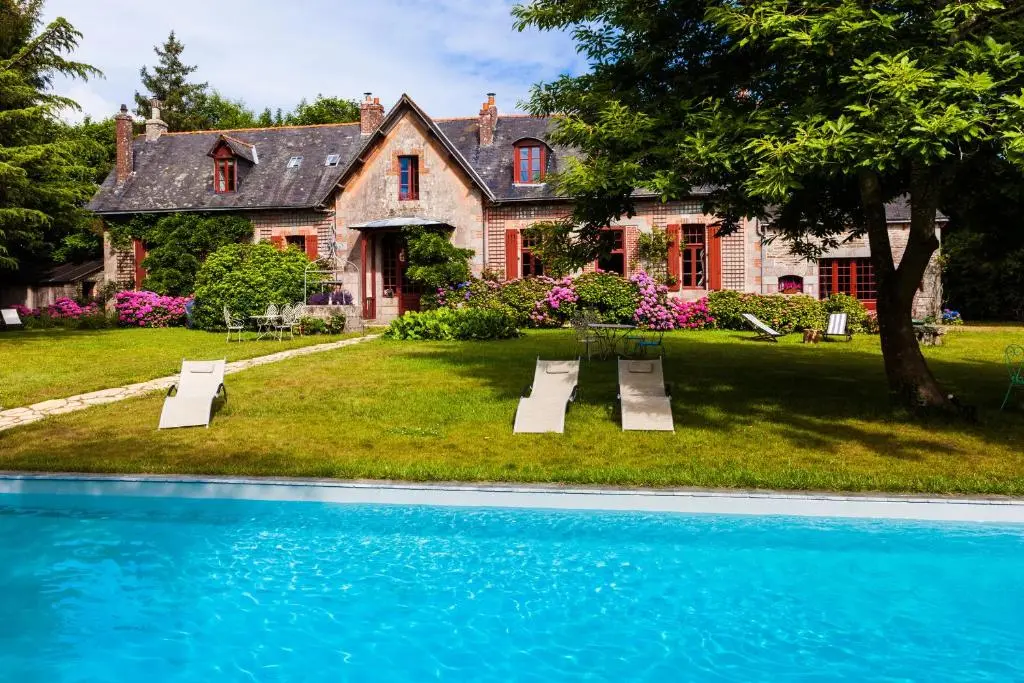Petit Manoir De Keriolet: Gite et Chambre d’hotes avec piscine dans le Finistere, en bord de mer, proche Quimper, Bretagne