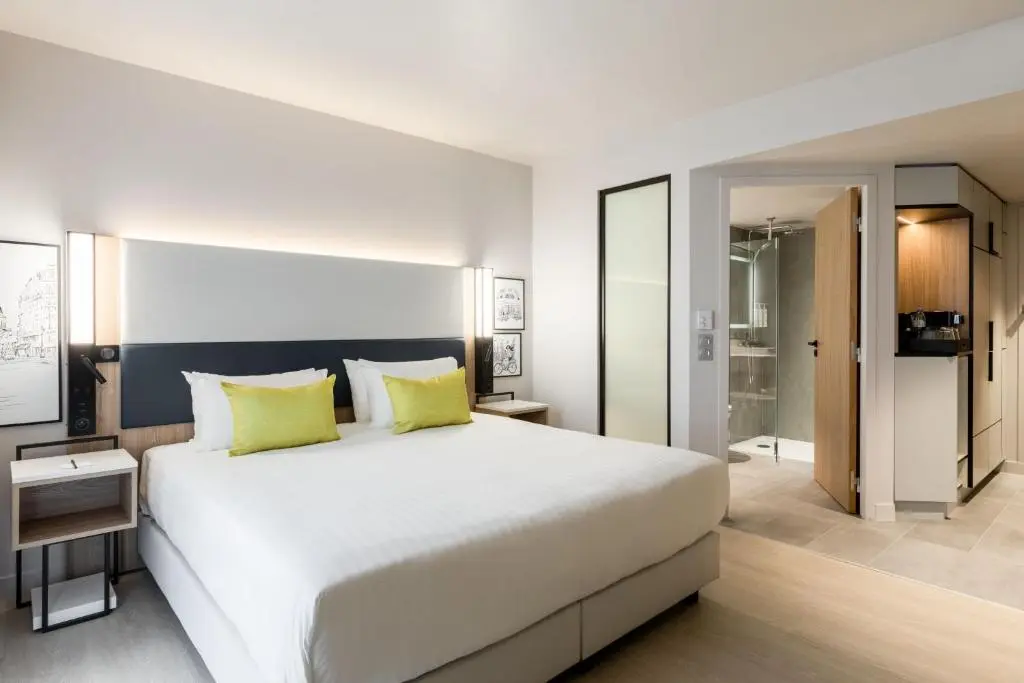 Courtyard Paris Creteil