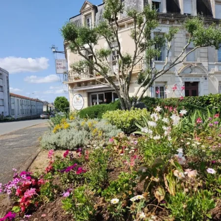 Hotel de Vendee-Restaurant Les2M