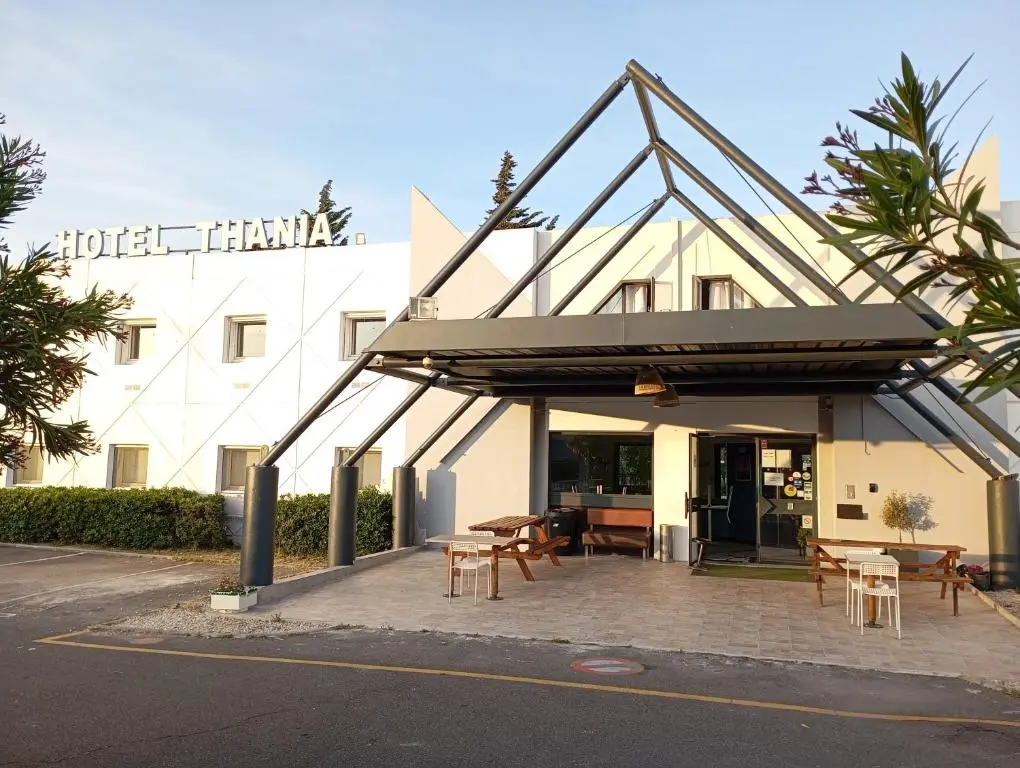 Hotel Thania