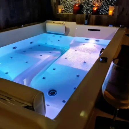 LA PETITE ESCAPADE CHAMBRE AVEC JACUZZI PRIVATIF 77