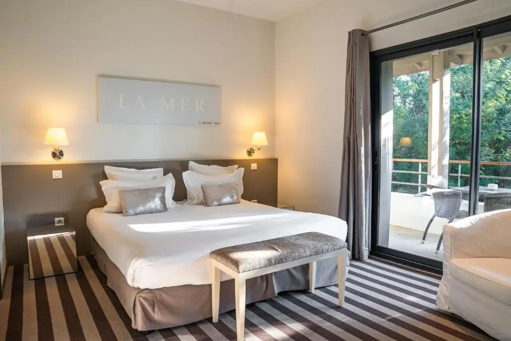 Hotel 202