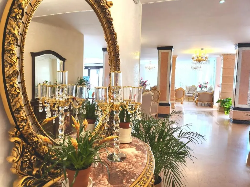 HOTEL ROYAL Paris Ivry