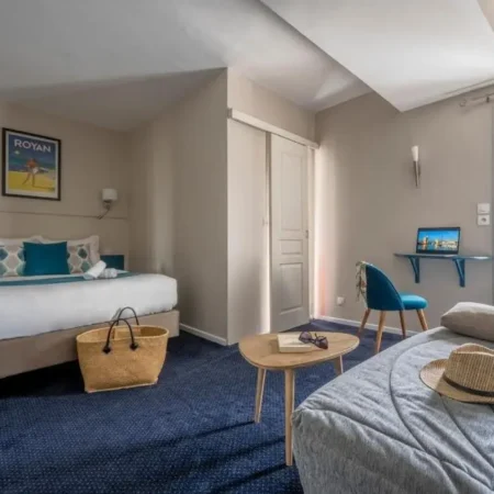 UN HOTEL SUR LE PORT