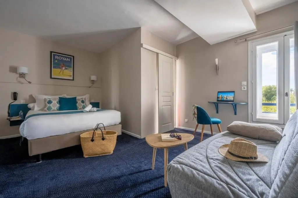 UN HOTEL SUR LE PORT