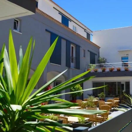 HOTEL LES ACACIAS