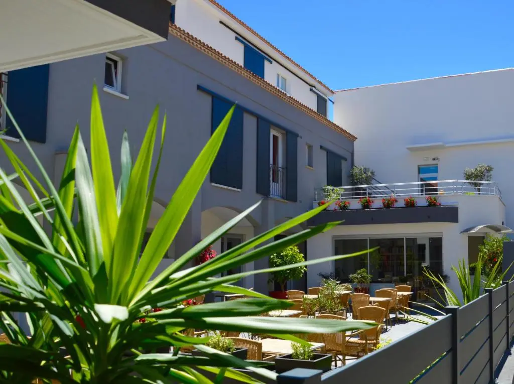 HOTEL LES ACACIAS