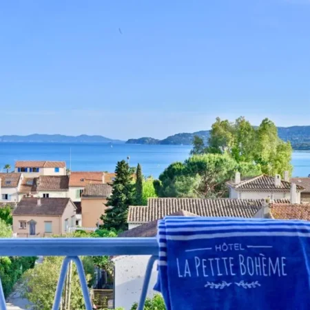 Hotel La Petite Boheme – Restaurant – Piscine – Le Lavandou