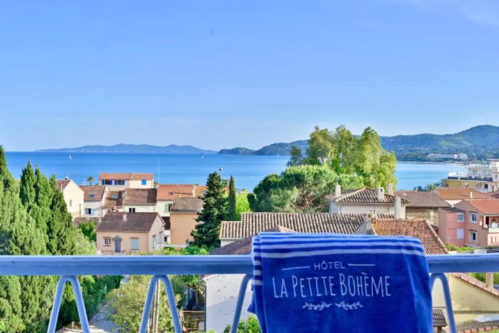 Hotel La Petite Boheme – Restaurant – Piscine – Le Lavandou