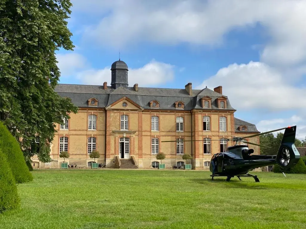 Chateau de Lauresse: Chambre d’hotes de luxe au Mans, avec piscine, spa, sauna et hammam et salle de reception, Sarthe